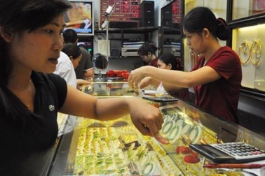 USD tăng giá, vàng giảm xuống đáy 5,5 tháng