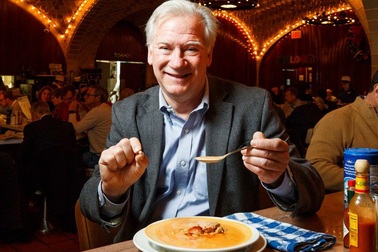 Đi ăn hàu, cắn phải... ngọc trai