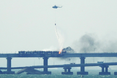 Quan chức Ukraine muốn tìm câu trả lời từ Nga sau vụ nổ cầu Crimea