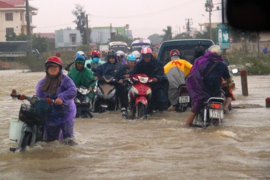 Lũ lại về, một học sinh bị cuốn trôi trên đường từ trường về nhà