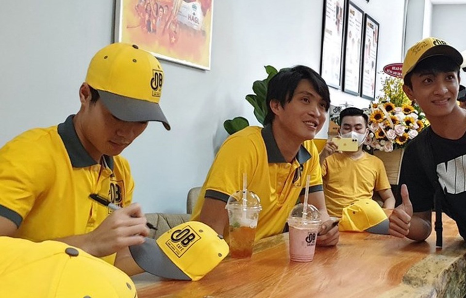Tuấn Anh và Văn Toàn mang niềm vui đến các bạn sinh viên tại TPHCM - 1 Tuấn Anh và Văn Toàn mang niềm vui đến các bạn sinh viên tại TPHCM - 1
