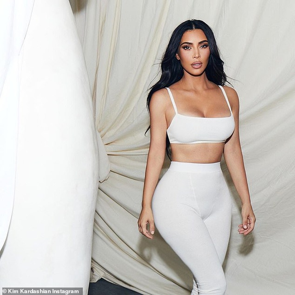 Kim Kardashian hút ánh nhìn trên biển - 9 Kim Kardashian hút ánh nhìn trên biển - 9