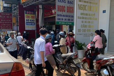 Nam sinh vờ mua vàng rồi cướp 2 chiếc lắc tay