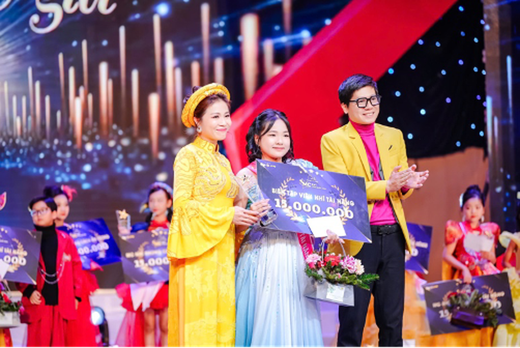 Phạm Cao Minh Châu giành giải Biên tập viên tài năng tại cuộc thi MC nhí - 1 Phạm Cao Minh Châu giành giải Biên tập viên tài năng tại cuộc thi MC nhí - 1