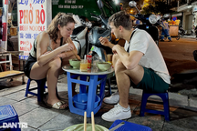 Quán phở mâm vỉa hè độc nhất phố cổ được tỷ phú Mỹ "tấm tắc khen ngon"