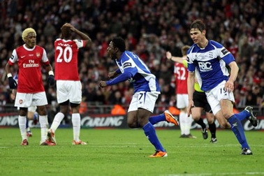 Thua phút cuối, Arsenal nối dài “cơn khát” danh hiệu