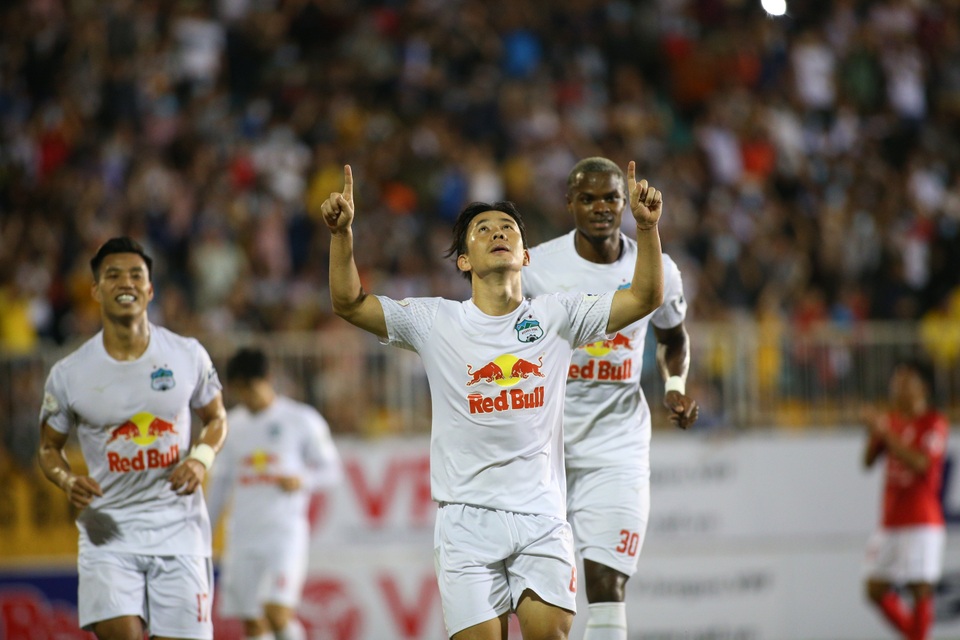 HA Gia Lai 3-0 TPHCM: Lee Nguyễn mờ nhạt, Công Phượng tiếp tục rực rỡ - 5 HA Gia Lai 3-0 TPHCM: Lee Nguyễn mờ nhạt, Công Phượng tiếp tục rực rỡ - 5