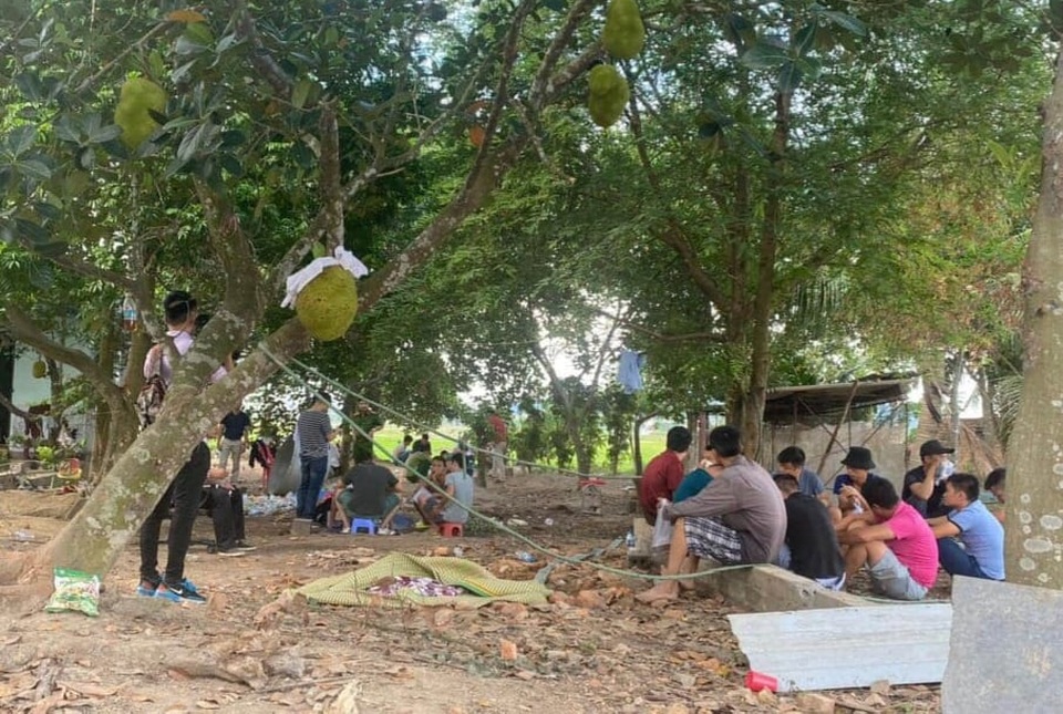 Triệt phá “sới” bạc tinh vi ở vùng quê - 2 Triệt phá “sới” bạc tinh vi ở vùng quê - 2