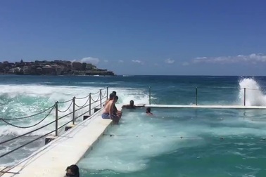 Những bể bơi vô cực có tầm nhìn khoáng đạt nhất thế giới