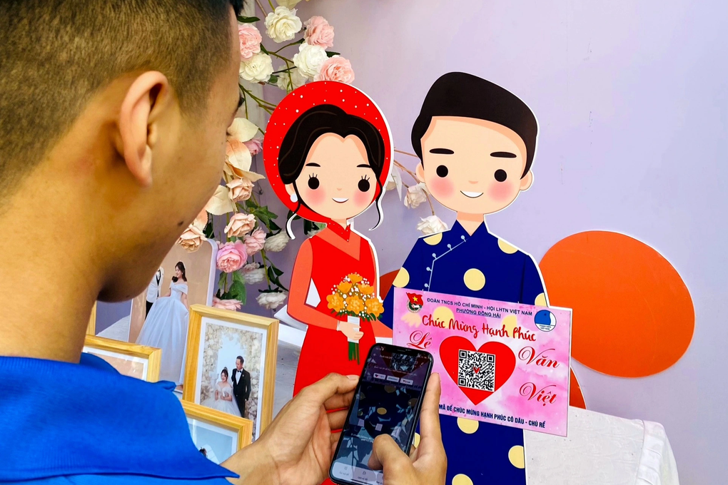 Kiểu mừng đám cưới chỉ cần quẹt mã điện thoại gây sốt ở Thanh Hóa - 4 Kiểu mừng đám cưới chỉ cần quẹt mã điện thoại gây sốt ở Thanh Hóa - 4