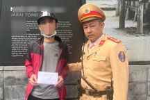 Kiểm tra nồng độ cồn, CSGT Hà Nội phát hiện đối tượng tàng trữ ma túy