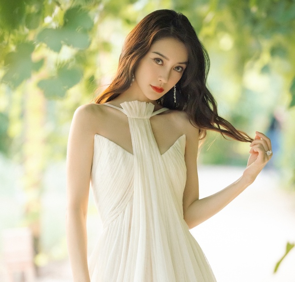 Hôn nhân đổ vỡ với Huỳnh Hiểu Minh khiến Angelababy bị thất sủng - 5 Hôn nhân đổ vỡ với Huỳnh Hiểu Minh khiến Angelababy bị thất sủng - 5