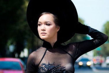 Á hậu Victoria Thúy Vy diện áo dài trong suốt