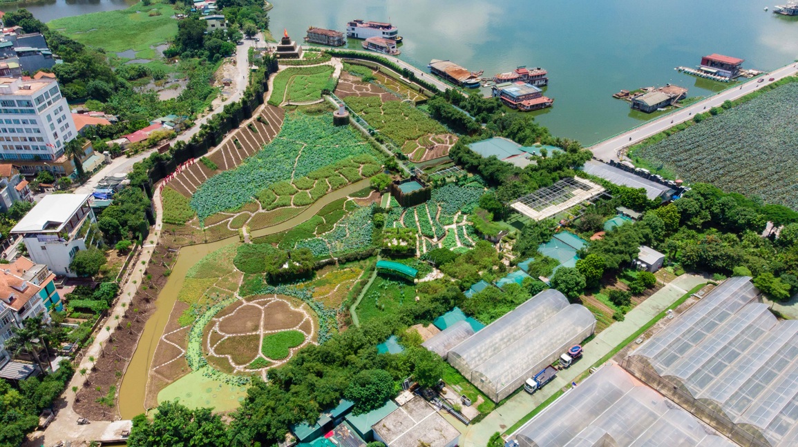 Phá dỡ nhiều công trình mọc trái phép ở Thung lũng hoa Hồ Tây - 3 Phá dỡ nhiều công trình mọc trái phép ở Thung lũng hoa Hồ Tây - 3