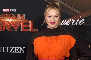 Iskra Lawrence dự công chiếu phim