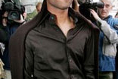 Ashley Cole tiếp tục trêu tức Arsenal