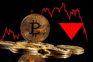 Bitcoin thủng mốc 70.000 USD, nguy cơ tiếp tục lùi sâu sau cú sốc "xả hàng"