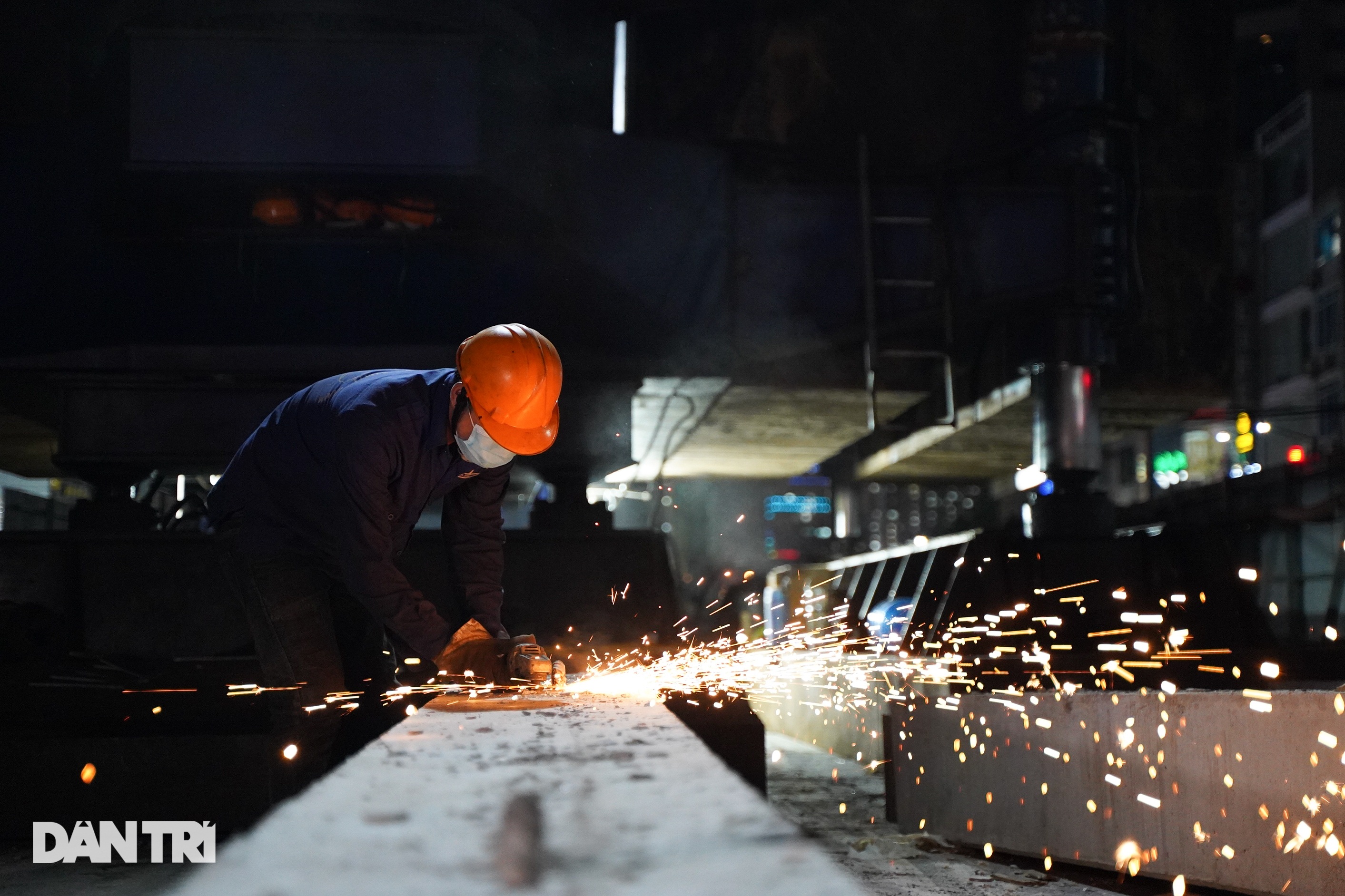 Công trường một cung đường 2 điểm đến gấp rút thi công trong mùa dịch - 7 Công trường một cung đường 2 điểm đến gấp rút thi công trong mùa dịch - 7