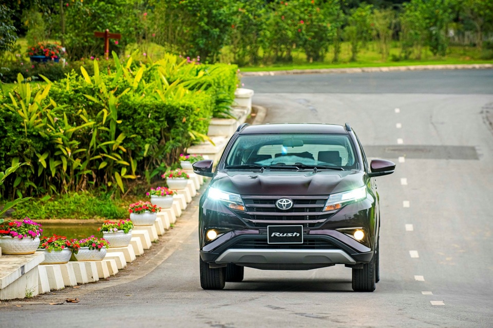 Toyota Rush có gì đặc biệt để thu hút khách hàng khi chọn SUV đô thị 7 chỗ? - 1 Toyota Rush có gì đặc biệt để thu hút khách hàng khi chọn SUV đô thị 7 chỗ? - 1