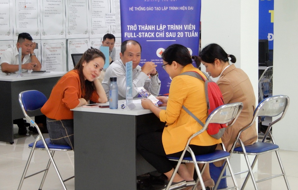 Đà Nẵng: Cuối năm, doanh nghiệp “đỏ mắt” tìm lao động - 2 Đà Nẵng: Cuối năm, doanh nghiệp “đỏ mắt” tìm lao động - 2