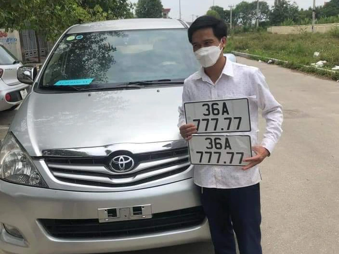 Đăng ký lại chiếc xe cũ, người đàn ông gây xôn xao bấm được biển siêu đẹp - 2 Đăng ký lại chiếc xe cũ, người đàn ông gây xôn xao bấm được biển siêu đẹp - 2