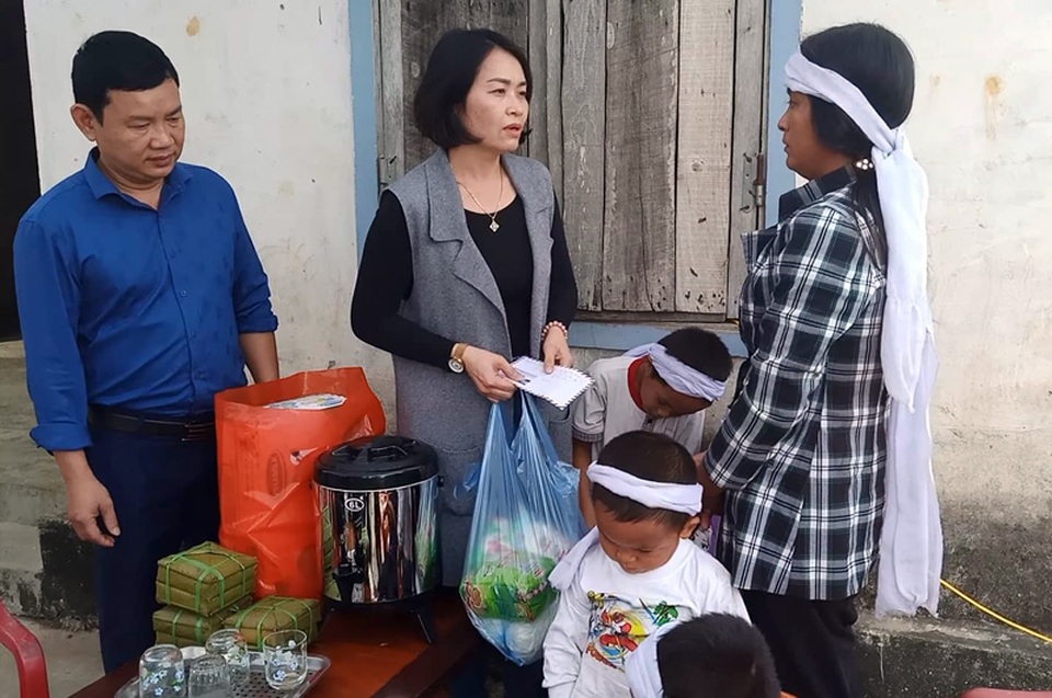 Những hình ảnh cảm động của bạn đọc Dân trí hỗ trợ nóng 4 em thơ mồ côi cha đón Tết - 8 Những hình ảnh cảm động của bạn đọc Dân trí hỗ trợ nóng 4 em thơ mồ côi cha đón Tết - 8