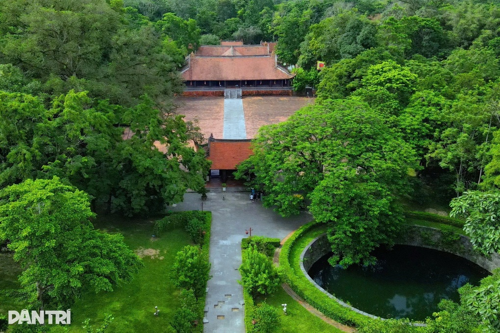 Ngai vua dát vàng ở chính điện Lam Kinh được bảo vệ ra sao? - 1 Ngai vua dát vàng ở chính điện Lam Kinh được bảo vệ ra sao? - 1