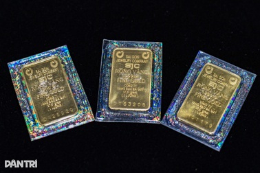 Giá vàng quay đầu giảm khỏi đỉnh kỷ lục