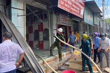 "Bà hỏa" thiêu rụi nhiều ki ốt tại chợ huyện ngày mùng 1 Tết