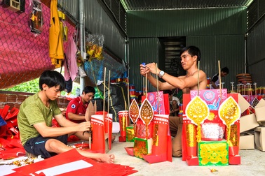 Nghề làm vàng mã tất bật vào vụ Tết