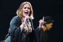 Tạm thời “gác mic”, Adele mong làm cô giáo