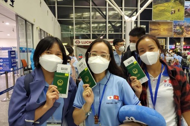 Mỗi tháng hơn 800 người đi làm việc ở nước ngoài