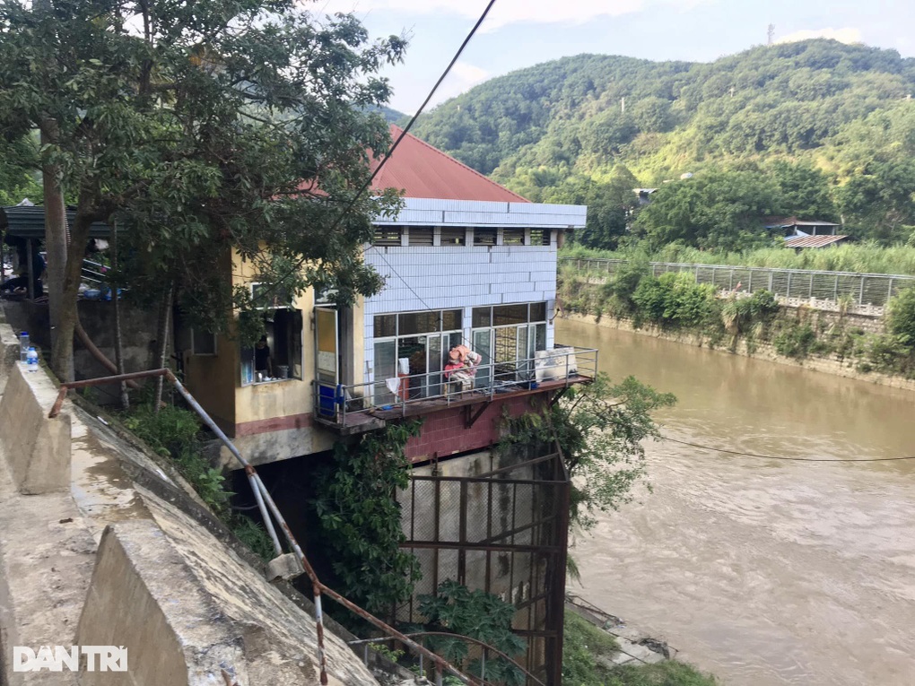 Sét đánh cháy hệ thống điện của Nhà máy nước Lào Cai - 1 Sét đánh cháy hệ thống điện của Nhà máy nước Lào Cai - 1