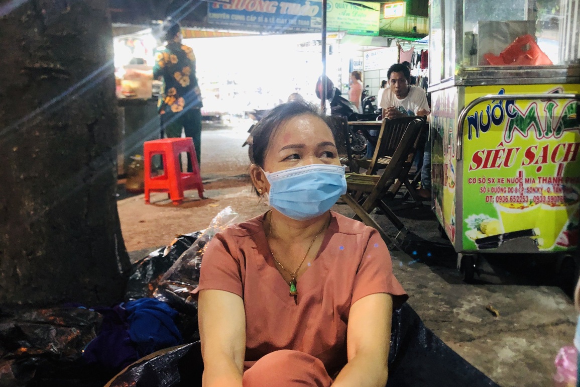 Công nhân trắng đêm làm thêm kiếm tiền nuôi con - 3 Công nhân trắng đêm làm thêm kiếm tiền nuôi con - 3