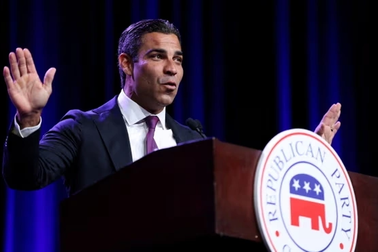 Ứng viên đầu tiên của đảng Cộng hòa dừng tranh cử tổng thống Mỹ