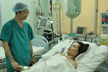 Hy hữu, mổ bắt con xong tiếp tục thay động mạch gốc cho mẹ