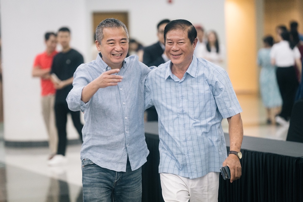 Xúc động đêm nhạc tri ân các y bác sĩ, ngành y tế tại TPHCM - 1 Xúc động đêm nhạc tri ân các y bác sĩ, ngành y tế tại TPHCM - 1