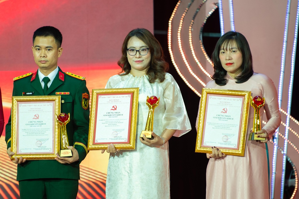 Báo Dân trí đạt giải C cuộc thi bảo vệ nền tảng tư tưởng của Đảng - 5 Báo Dân trí đạt giải C cuộc thi bảo vệ nền tảng tư tưởng của Đảng - 5