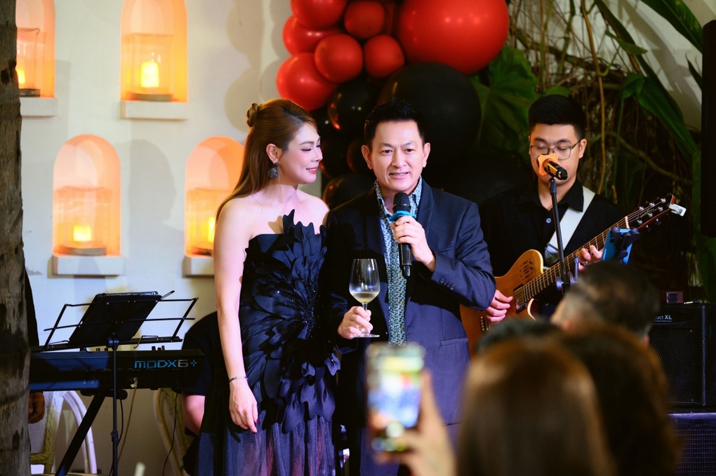 Búp bê Thanh Thảo xúc động trước hành động đặc biệt của chồng Việt kiều - 1 Búp bê Thanh Thảo xúc động trước hành động đặc biệt của chồng Việt kiều - 1