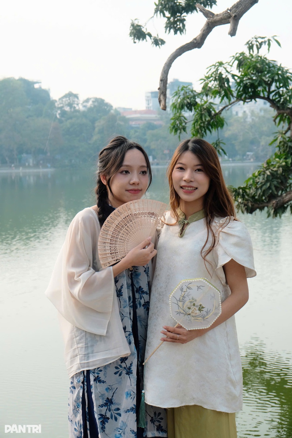 Hơn một tháng trước Tết, Gen Z chi tiền triệu chụp bộ ảnh áo dài tại Hà Nội - 5