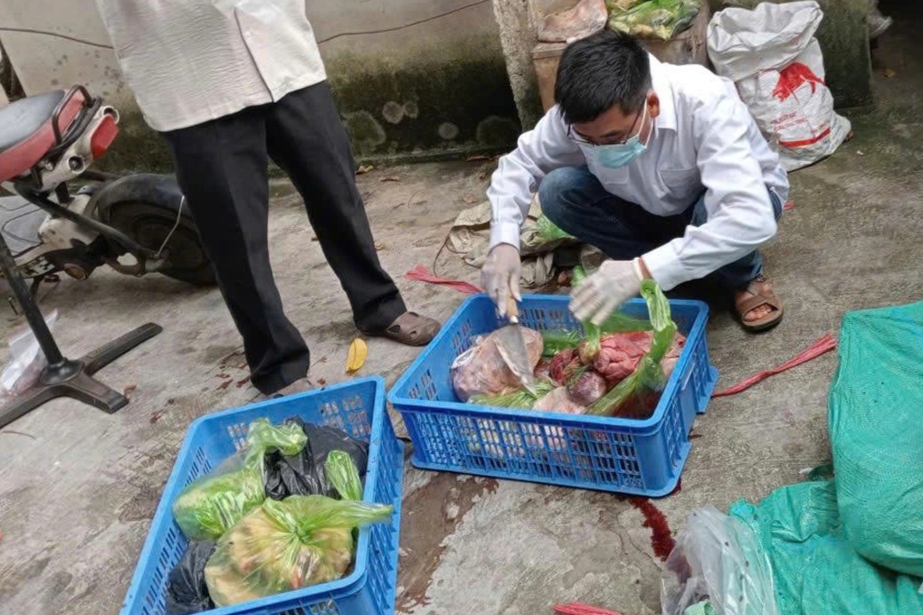 Khởi tố 2 đối tượng mua lợn bệnh, lợn chết về trà trộn với thịt sạch - 2 Khởi tố 2 đối tượng mua lợn bệnh, lợn chết về trà trộn với thịt sạch - 2
