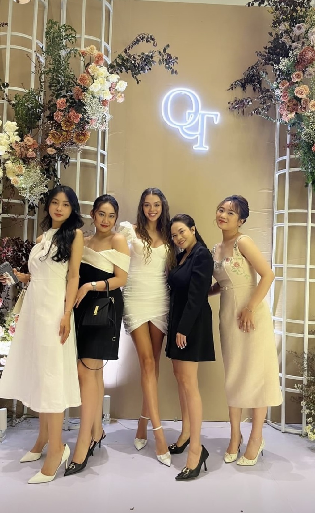 Vợ chồng Công Phượng, Bùi Tiến Dũng và dàn cầu thủ dự đám cưới Võ Huy Toàn - 5 Vợ chồng Công Phượng, Bùi Tiến Dũng và dàn cầu thủ dự đám cưới Võ Huy Toàn - 5