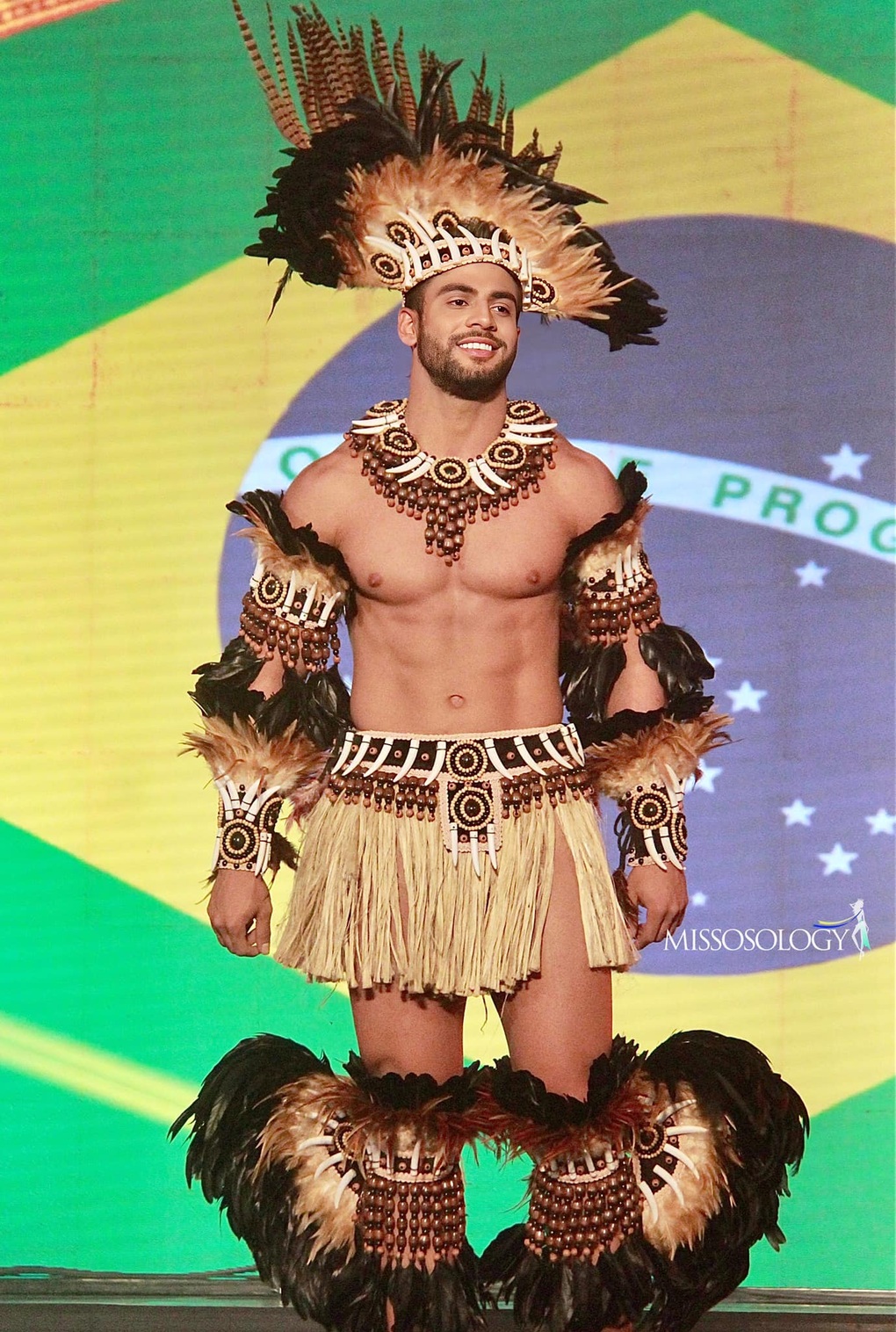 Loạt trang phục kiệm vải gây tranh cãi của thí sinh Nam vương Toàn cầu 2022 - 21