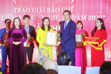 Phóng viên Dân trí đoạt giải Nhì Giải báo chí Búa liềm vàng Nghệ An