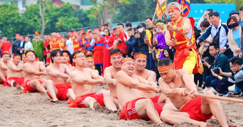 Trai làng kéo co gây ấn tượng tại Festival Thăng Long - Hà Nội 2025 - 2