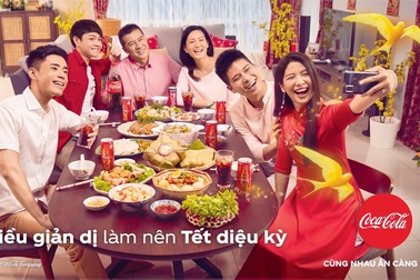 "Điều giản dị làm nên Tết diệu kỳ" là thông điệp của Coca-Cola dịp Tết 2021