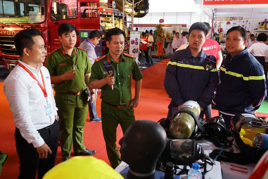 Triển lãm quốc tế về kỹ thuật, phương tiện PCCCCNCH tại Hà Nội - 2 Triển lãm quốc tế về kỹ thuật, phương tiện PCCCCNCH tại Hà Nội - 2