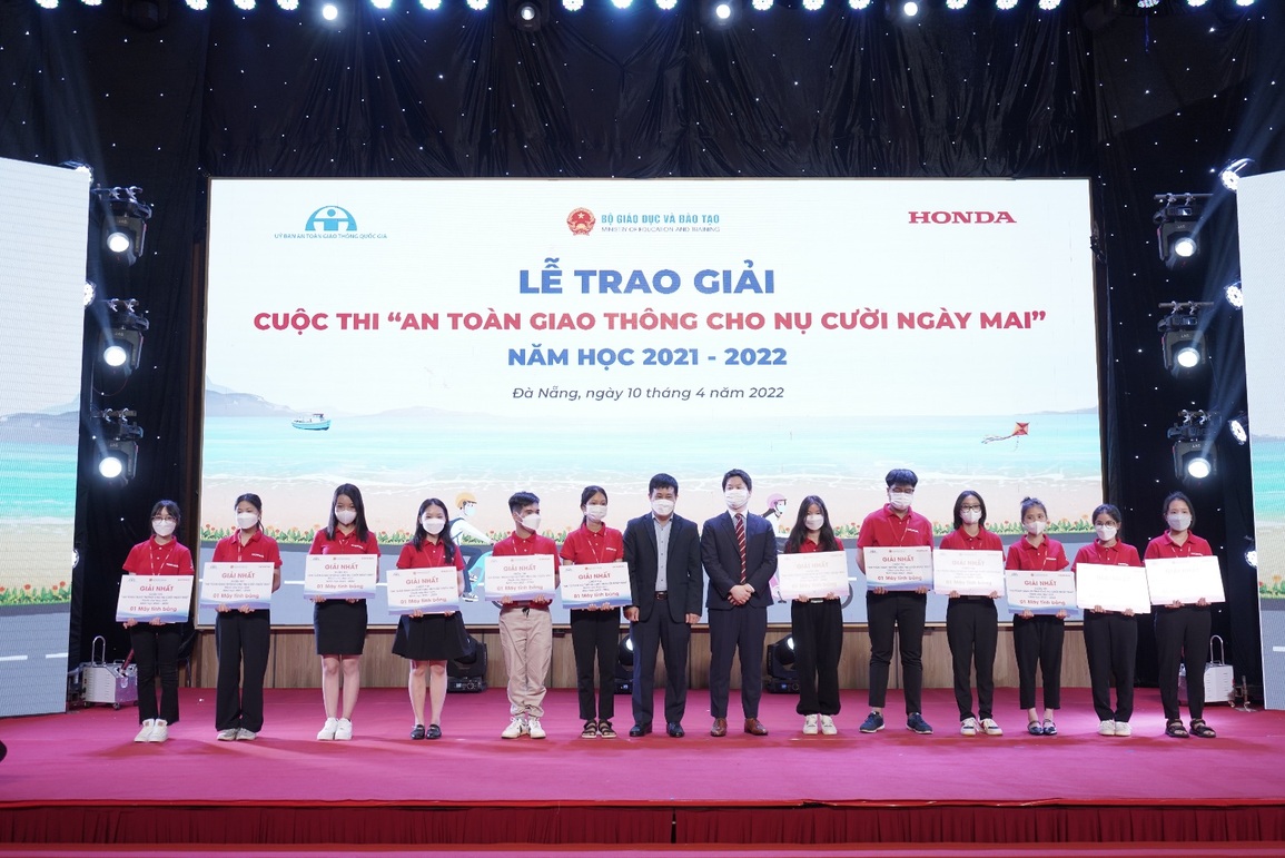 Lễ trao giải cuộc thi ATGT cho nụ cười ngày mai năm học 2021 - 2022 - 2 Lễ trao giải cuộc thi ATGT cho nụ cười ngày mai năm học 2021 - 2022 - 2
