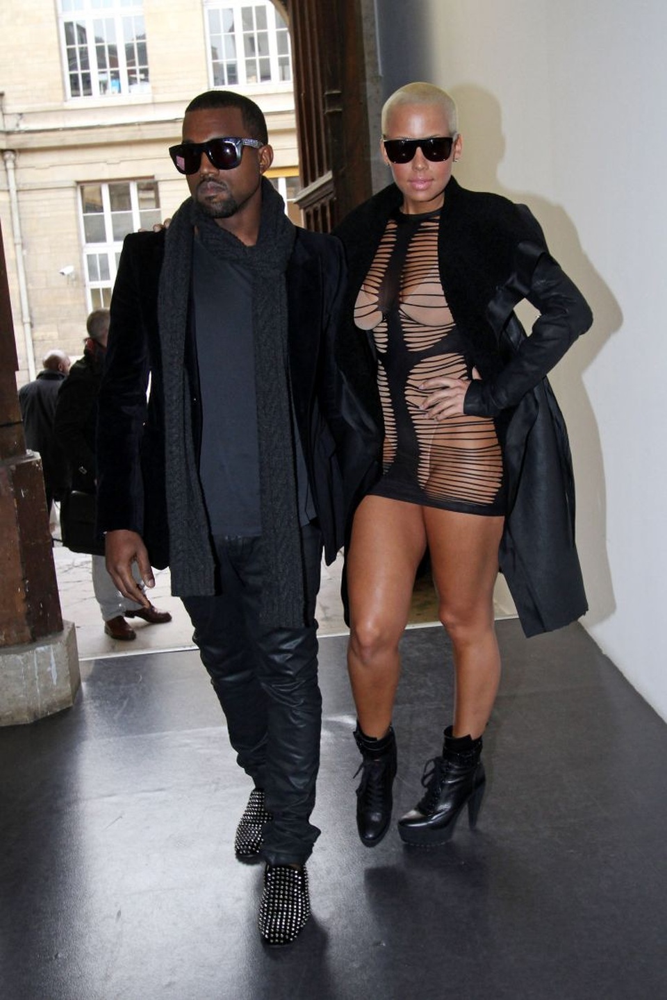 Vũ nữ Amber Rose tiết lộ bị Kanye West hạ nhục - 4 Vũ nữ Amber Rose tiết lộ bị Kanye West hạ nhục - 4