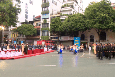 Dàn mô tô đặc chủng Công an TP Hà Nội ra quân đảm bảo ANTT, ATGT dịp Tết